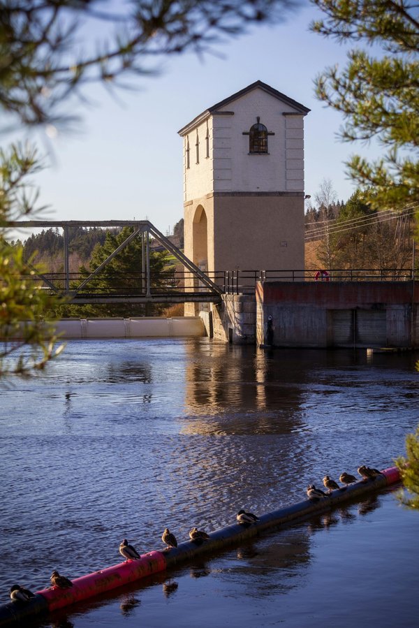 Marnage pour barrage flottant : solutions d'ancrage innovantes